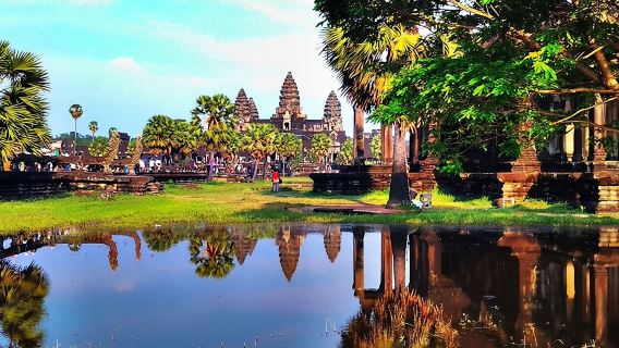 Sun Rise at Angkor Wat Small Group Day Tour from Siem Reap
