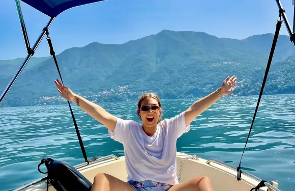 科莫湖上無需駕照即可租用40馬力發動機的船隻1小時