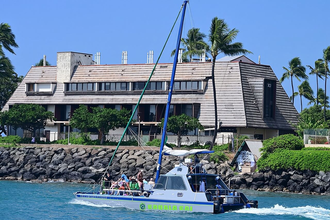 Tour in catamarano con snorkeling a Oahu: avvistamento tartarughe garantito al 100%