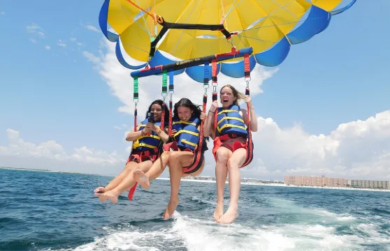 從 Marina Cafe 體驗高空滑翔傘 - 佛羅裡達州德斯汀