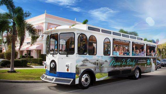 Guided Tour of Naples on a Vintage Trolley (Hop on - Hop off)