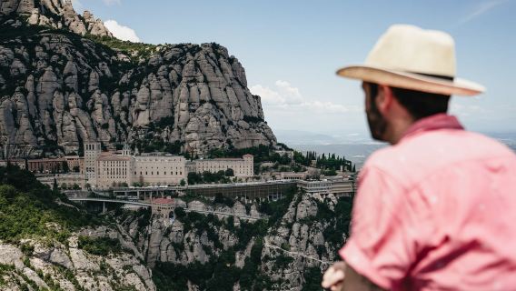 Tour giornaliero di 7 ore al Monastero di Montserrat con partenza da Barcellona, Spagna (include snack e degustazione di vini)
