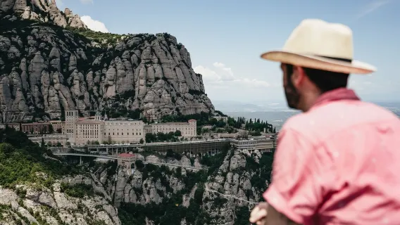 Tour giornaliero di 7 ore al Monastero di Montserrat con partenza da Barcellona, Spagna (include snack e degustazione di vini)