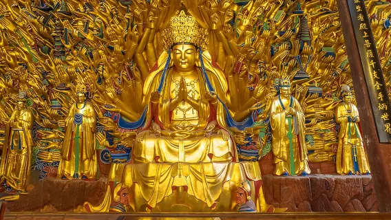 Tagesausflug zu den Felsskulpturen von Dazu: Baoding-Berg + Beishan-Berg + Museum [Kleine reine Reisegruppe] inklusive Führungen in 3 Sehenswürdigkeiten