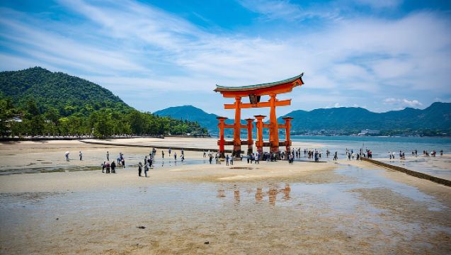 The Peace Memorial to Miyajima : Icons of Peace and Beauty