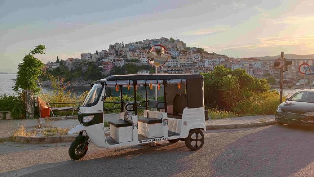 Kavala: Evening Snapshots Tour by Eco-Friendly Tuk-Tuk