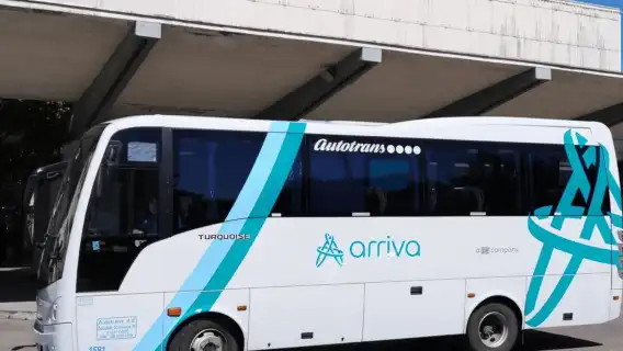 บริการรถบัสเพื่อการเดินทางระหว่างดูบรอฟนิกและมาคาร์สกาอย่างสะดวกสบาย