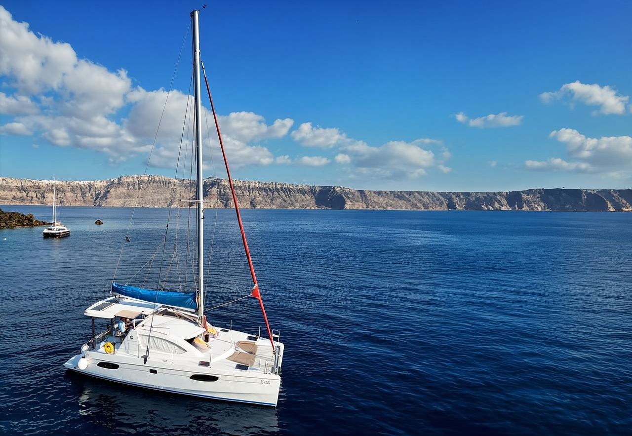 Santorini: Catamaran Cruise with Greek BBQ and Drinks