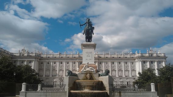 Visita guiada al Palacio Real y la Catedral de la Almudena en Madrid