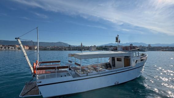 From Split: Evening Boat Tour with Sunset Views
