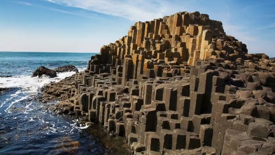 都柏林去巨人之路+黑暗樹籬+鄧盧斯城堡+貝爾法斯特日遊不含票