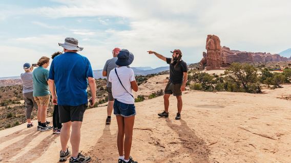 Из Моаба: Полудневная экскурсия на внедорожнике по национальному парку Арчес
