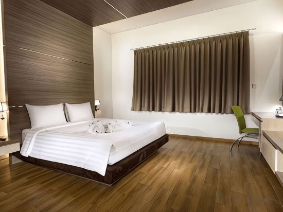 Whiz Prime Hotel Kelapa Gading Room Type - Three-Bedroom Suite