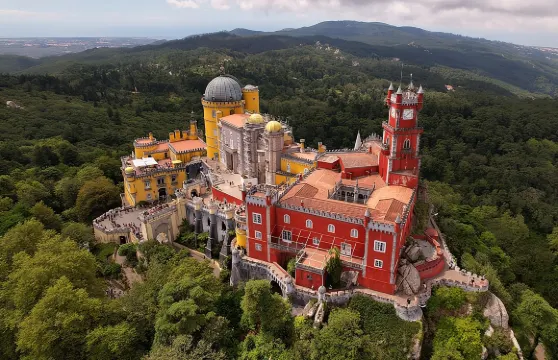 里斯本出發辛特拉-卡斯凱斯-佩納宮8人小型旅行團