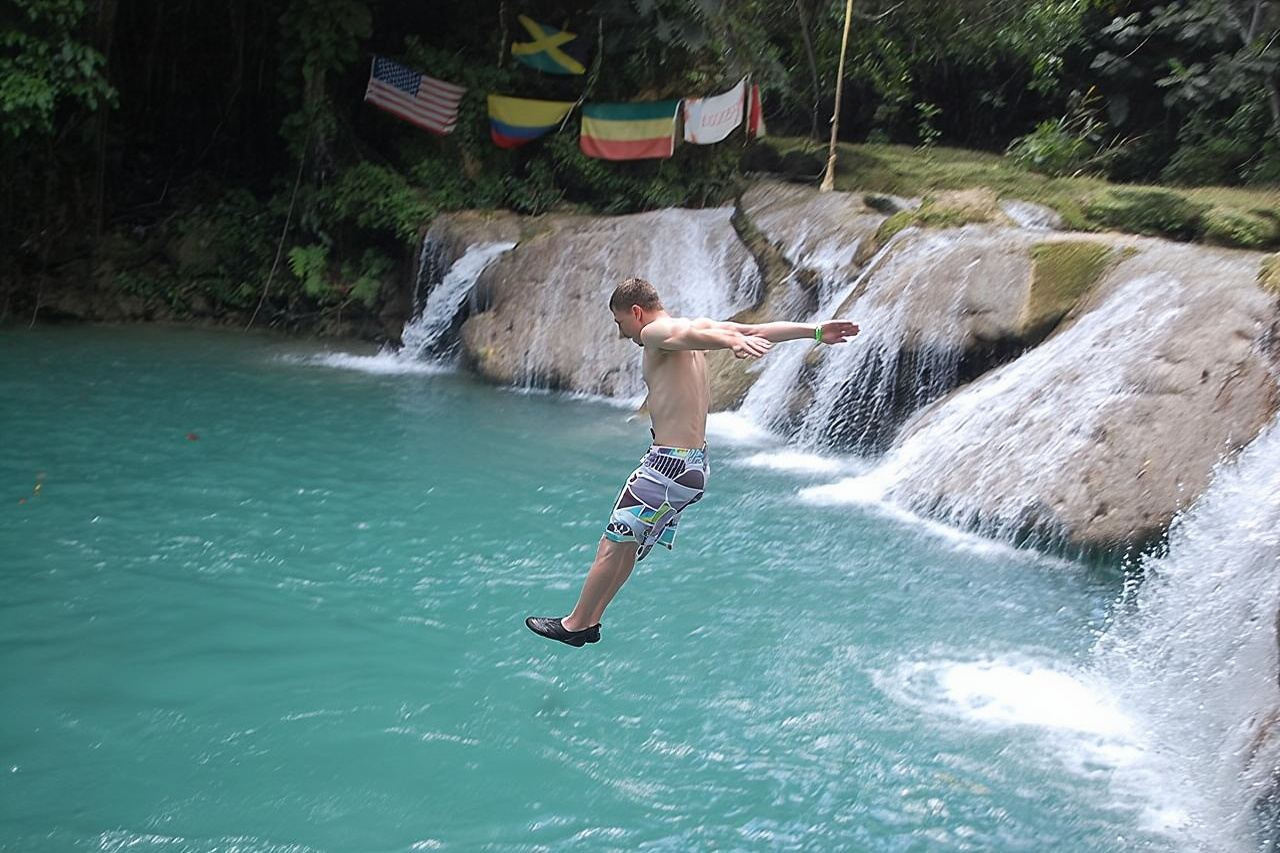 Combinaison Blue Hole, Secret Falls et Dunns River Falls proposée par les hôtels de Runaway Bay
