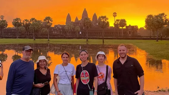 Tour all'alba di Angkor Wat con tour per piccoli gruppi e guida