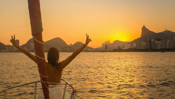 Rio de Janeiro Sunset Sailing Tour with Drinks