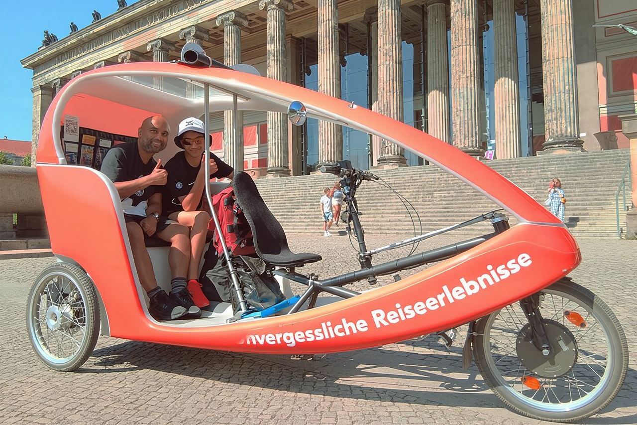 Individual City Tour -
Rickshaw Sightseeing in Berlin
