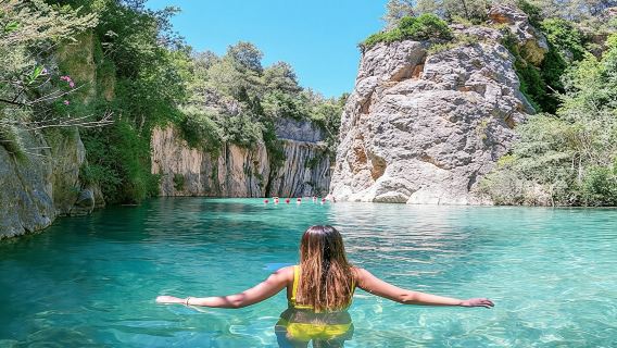 Natural thermal springs and Girlfriend Waterfall tour from Valencia