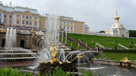 聖彼得堡斯莫爾尼宮+彼得大帝夏宮+救世主滴血大教堂【專車接送