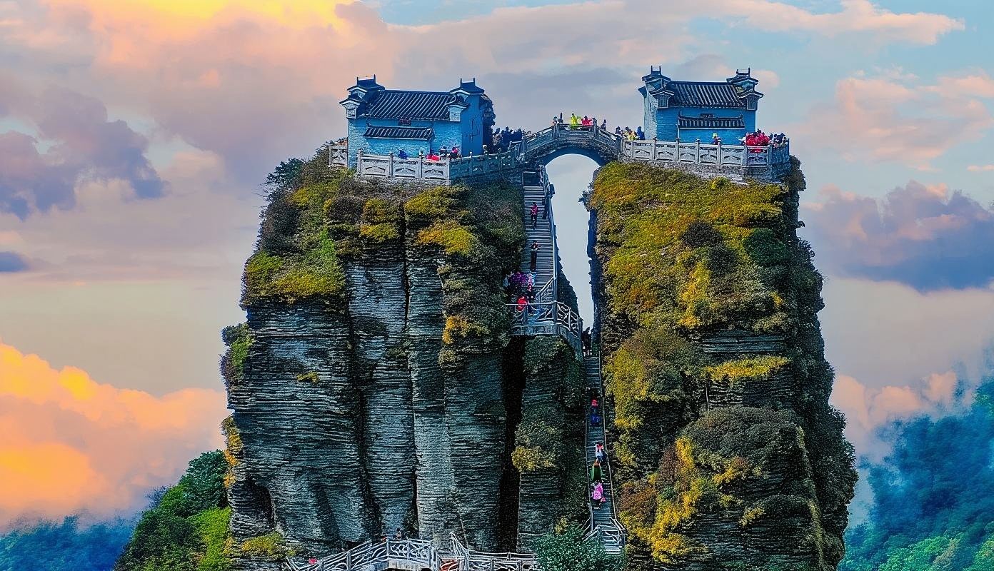 Guiyang, Guizhou: Mount Fanjing + Mushroom Stone + Old Golden Summit|Private 1-day tour (round-trip by bullet train)