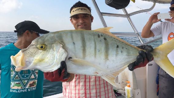 Expérience de pêche en bateau privé à Dubaï