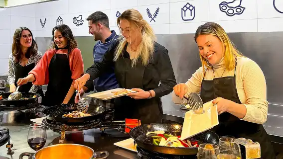 Paella Cooking Class, Wine Tasting & Central Market in Valencia