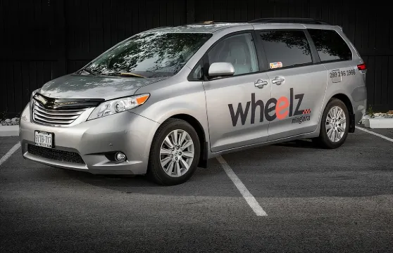 布法羅機場 (BUF) 至尼加拉瀑布私人往返接送服務