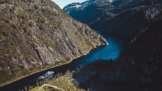 Mostraumen Fjord Cruise - ผู้ประกอบการท้องถิ่น