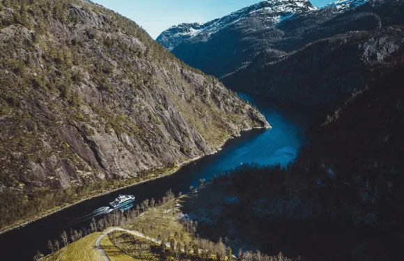 莫斯特拉門峽灣郵輪 - 當地營運商