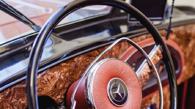 Vintage Cars Prague - Grand City Tour 150min / 1-6 pers. 2,5hrs