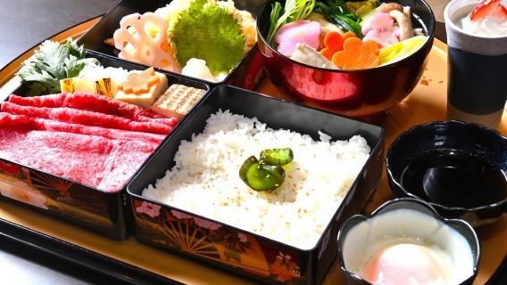 Spettacolo di Sumo e Geisha a Tokyo con cena a base di Wagyu A5 ad Asakusa