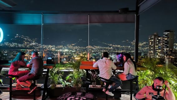 Medellín: bezoek de daken van El Poblado met snapshots