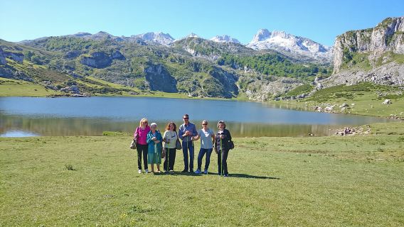 Desde Oviedo: Excursión de un día a los Lagos de Covadonga con guía