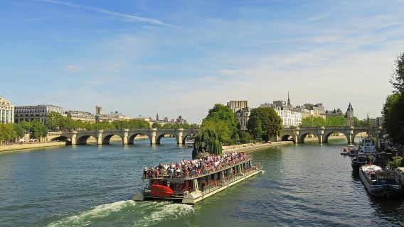 Paris: Seine River Walking Tour with Optional Musée d'Orsay