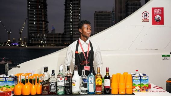 Dubái: Experiencia en un superyate con música en vivo y bebidas