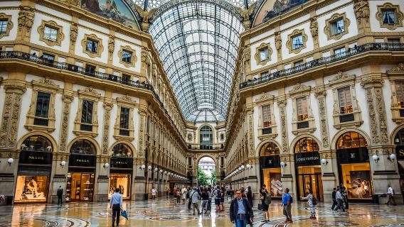 Tour a piedi di 2 ore a Milano di notte