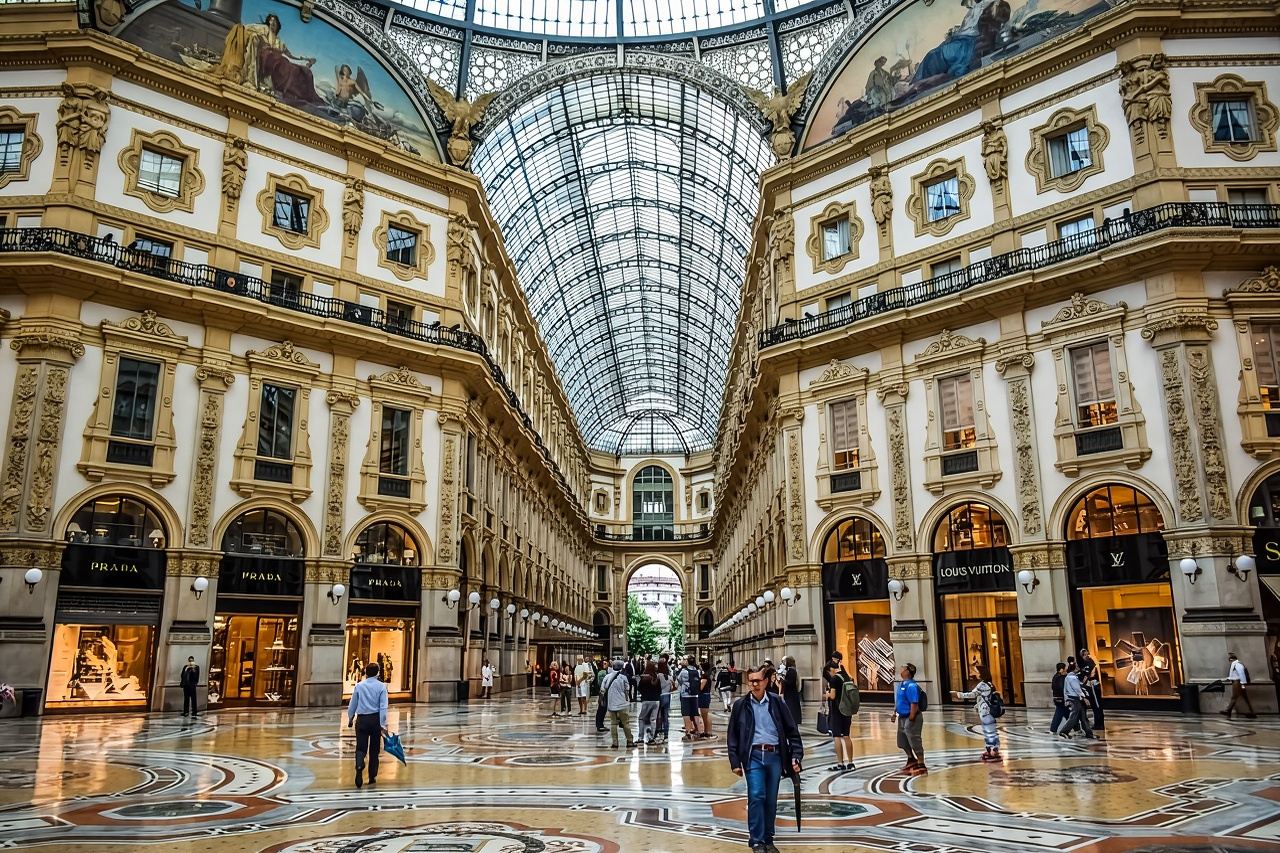 Tour a piedi di 2 ore a Milano di notte