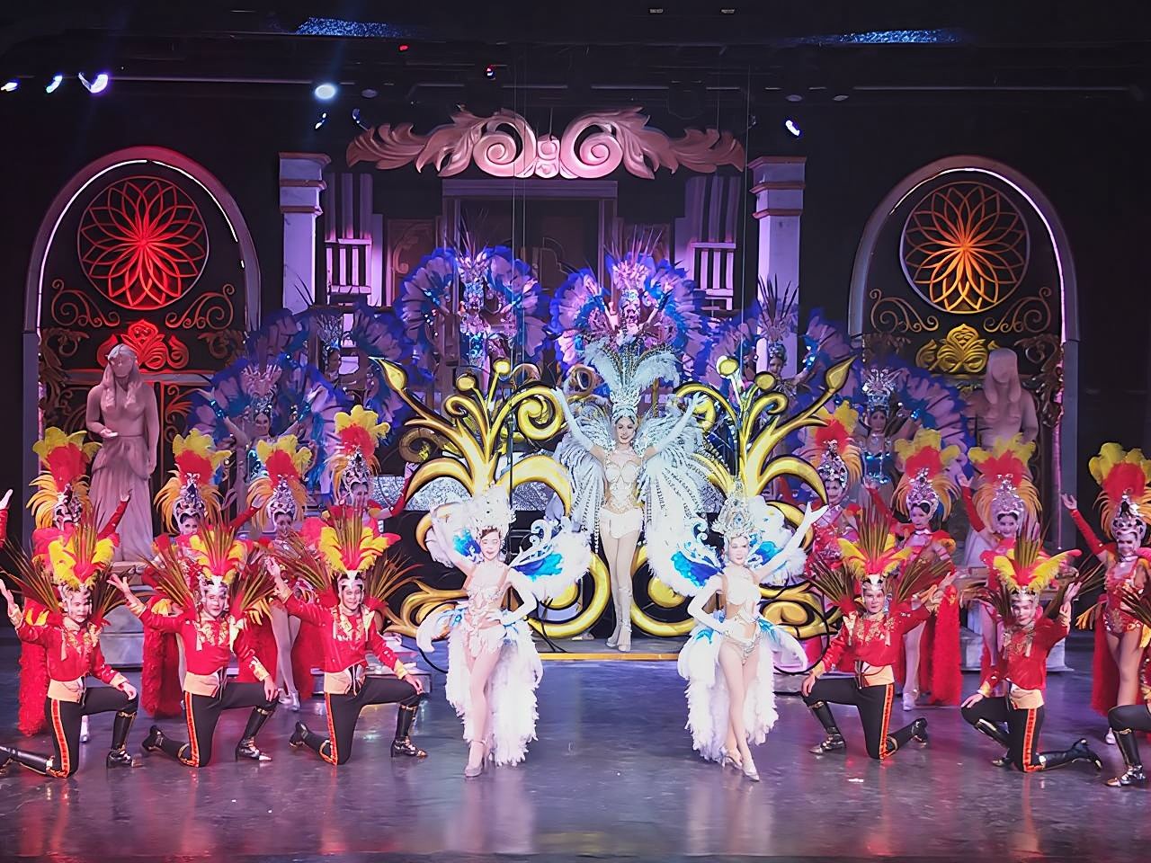 Miracle Cabaret Chiang Mai 1-day tour