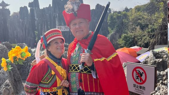 Private day tour in Kunming to Stone forest and cuihu lake with lunch