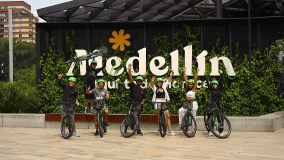 Tour xe đạp nửa ngày ở Medellin - Đồ ăn nhẹ địa phương, cà phê hoặc bia