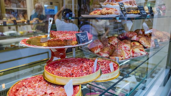 Traditional food tour in Lyon
