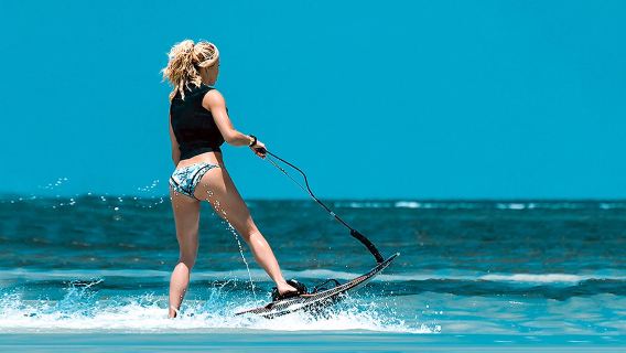 ประสบการณ์เล่นโต้คลื่นด้วยบอร์ดไฟฟ้าในภูเก็ต (เหมาะสำหรับผู้เริ่มต้น + บันทึกวิดีโอ + ครูฝึกมืออาชีพ)