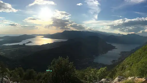 Private tour: Homemade food and wine tasting at my family home