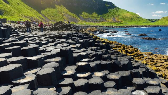Dublin to Belfast, Dunluce Castle and Giant's Causeway Day Tour