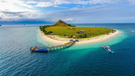 Komodo Island: Day Trip with Speedboat (6 Destinations)