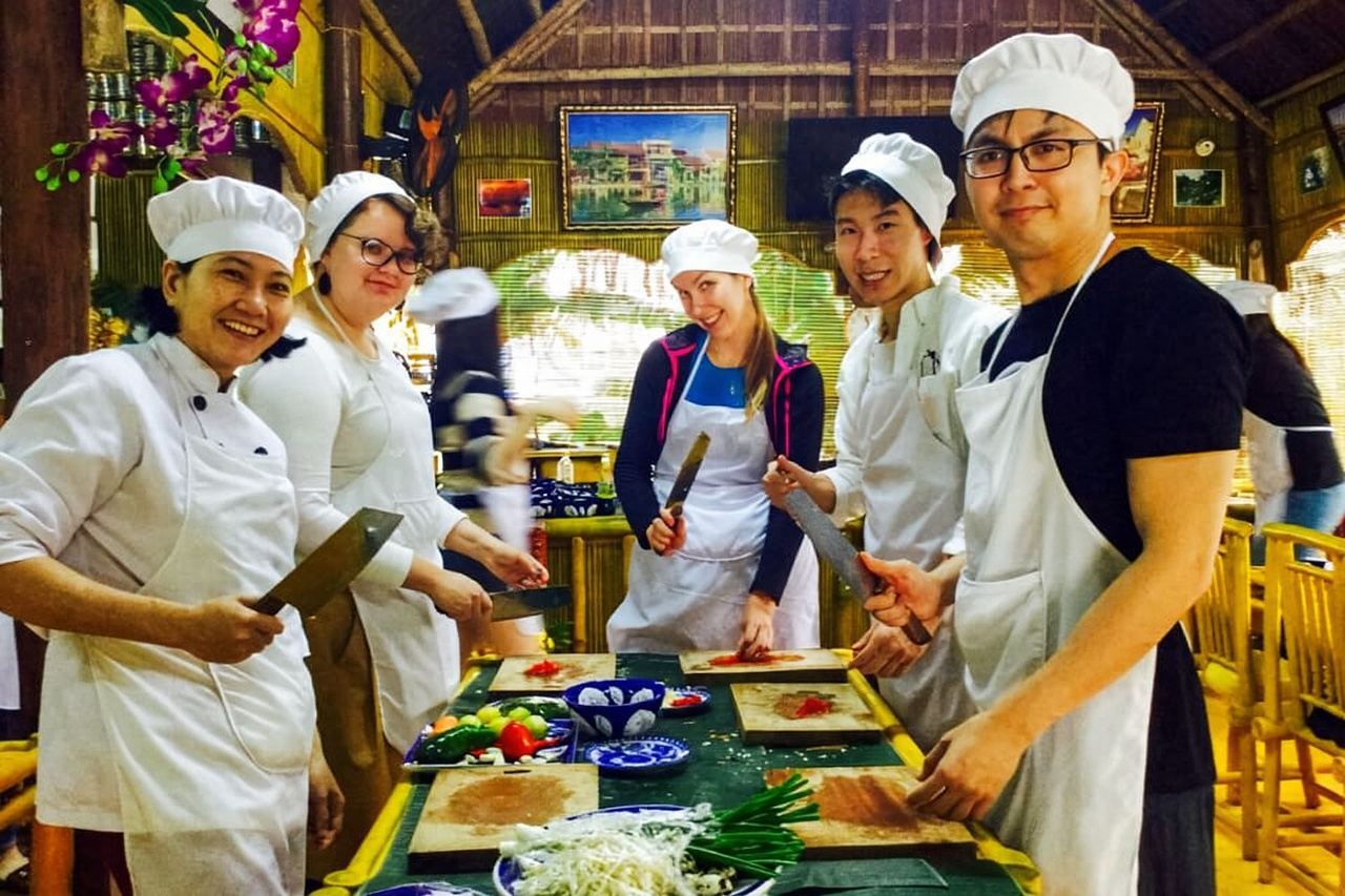 Hoi An: Traditional Cooking Class & meal w Cam Thanh Family