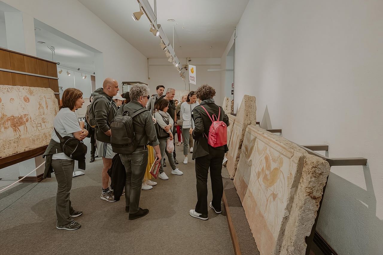 ปาเอสตูม: ทัวร์กลุ่มเล็กพร้อมไกด์นักโบราณคดีและตั๋ว