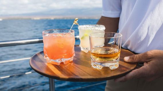 Maui: Crucero de lujo con cena de 5 platos al atardecer en catamarán Royal