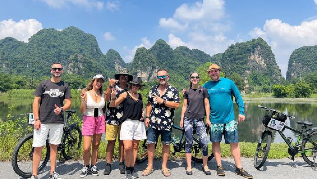 Hanoi: Hoa Lu, Trang An, Mua Caves – Cycling & Local Family Small Group Tour